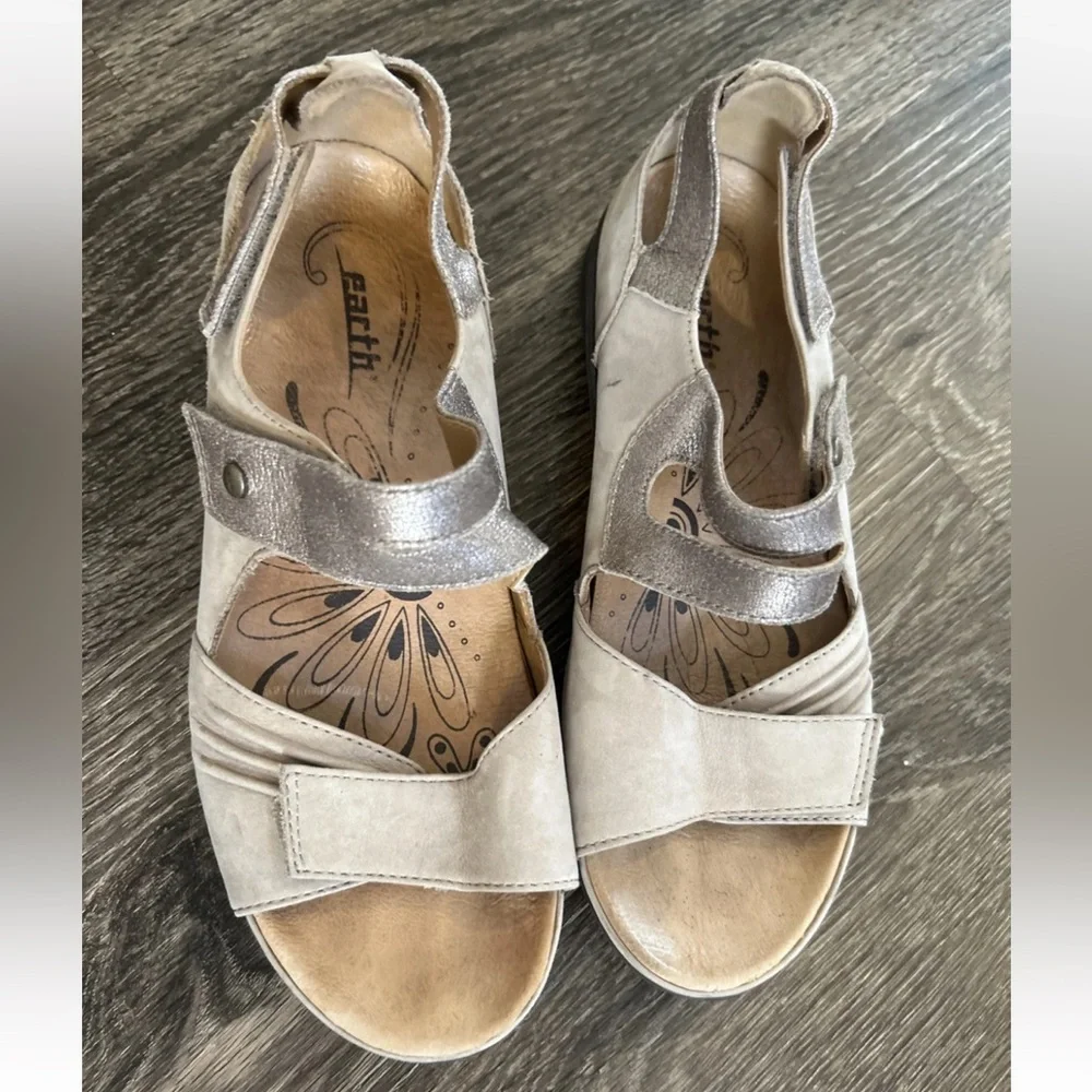 Earth Sandals Womens 7.5D W Apex Taupe Wide Strappy Leather Casual Open Toe